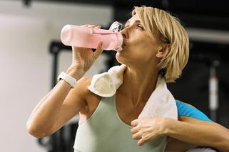 Zhubnout se dá i v menopauze. Nejlépe to půjde s cviky od fyzioterapeuta